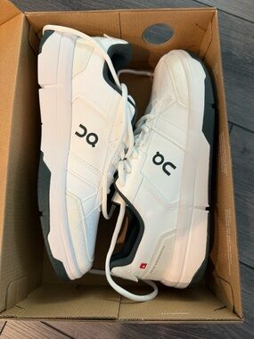 On Cloud White Low-Top Sneakers